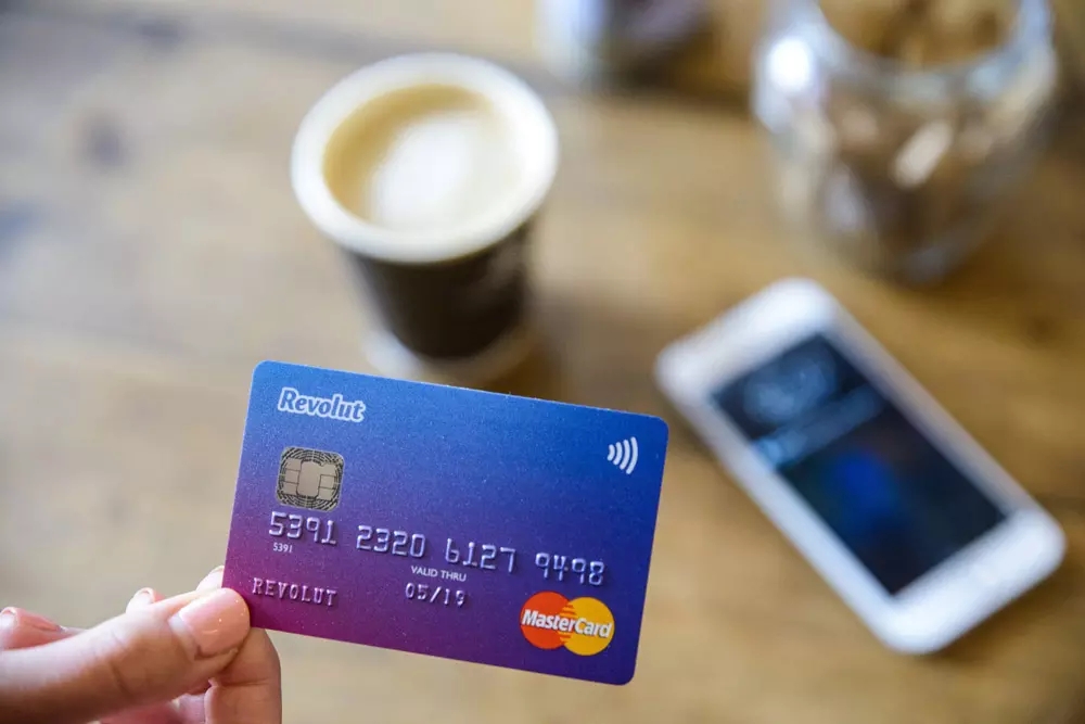 在線金融平臺Revolut LOGO,在線金融平臺Revolut標志,金融品牌設計,金融LOGO,金融標志
